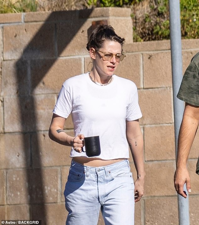 During her day off, she kept it casual in a white crop top and light-wash jeans