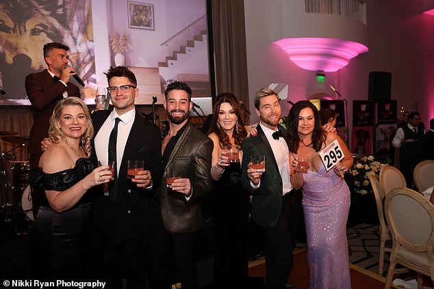 The stars came together even more for a good cause (photo Tom Schwartz, Bass' husband Michael Turchin, Lisa and Bass)