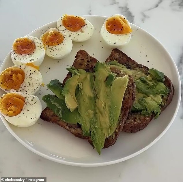 Chelsea starts her day with a portion of protein and avocado, so she also gets a dose of healthy unsaturated fats, folic acid and magnesium