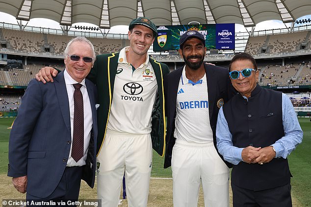 Border and Gavaskar with Australian Test captain Pat Cummins and Indian captain Jasprit Bumrah