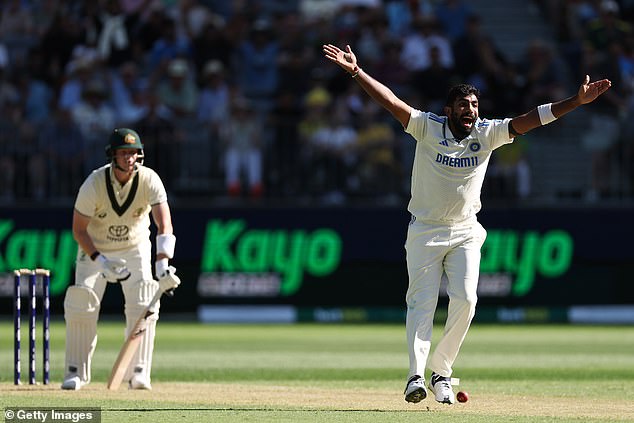 Australian cricket fans have accused the Indian skipper of an illegal move that led to the flood of wickets in the first Test