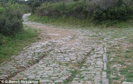 Roman roads were large structures, usually five to seven meters wide. In the image above left you can see wagon tracks on the Via Domitia near Ambrussum