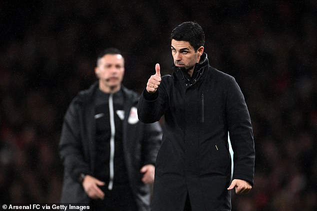 Mikel Arteta's team has reduced the gap with Liverpool - who play on Sunday - to just six points