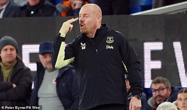 Sean Dyche's team rises to fifteenth place, but is still only three points ahead of the relegation zone