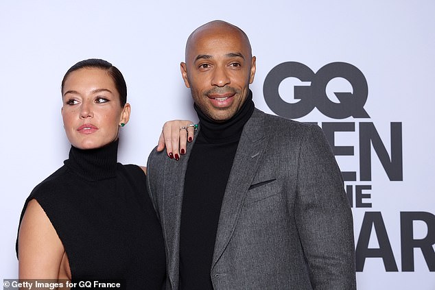 Henry was in demand and posed alongside other celebrities such as Adele Exarchopoulos