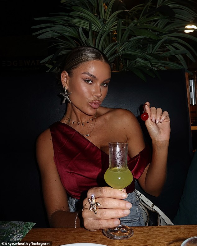 The stunner had a cocktail and kicked up a storm, clearly relaxed and in love with Lachlan again despite their recent domestic issues