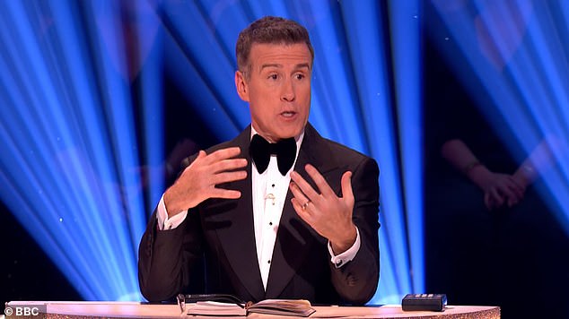 Judge Anton Du Beke said in response to Jamie's pre-voting routine: 'Right arm is terrible'