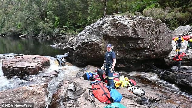 Rescue teams at the Franklin River in southwestern Tasmania have worked for a long time to free the Lithuanian. Photos: Tasmania Police