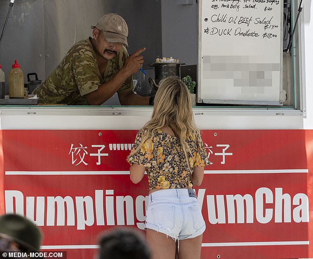 The Spanish actress and model, known for her enviable fitness and casual-chic style, spent time with her daughter India as they visited a food truck