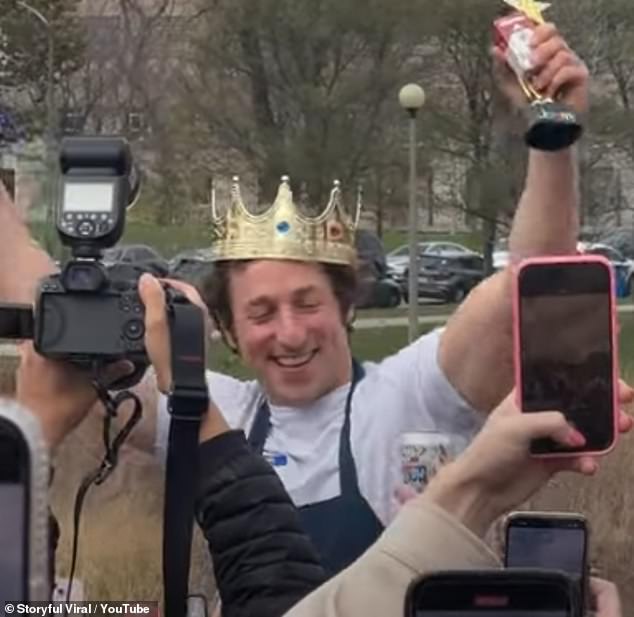 Earlier this month, more than fifty Jeremy Allen White lookalikes came to Humboldt Park in Chicago to show off their likeness to The Bear actor. In the photo: winner Ben Shabad