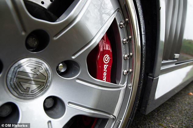 The MG-OZ five-spoke 18” alloy wheels protect Brembo brakes