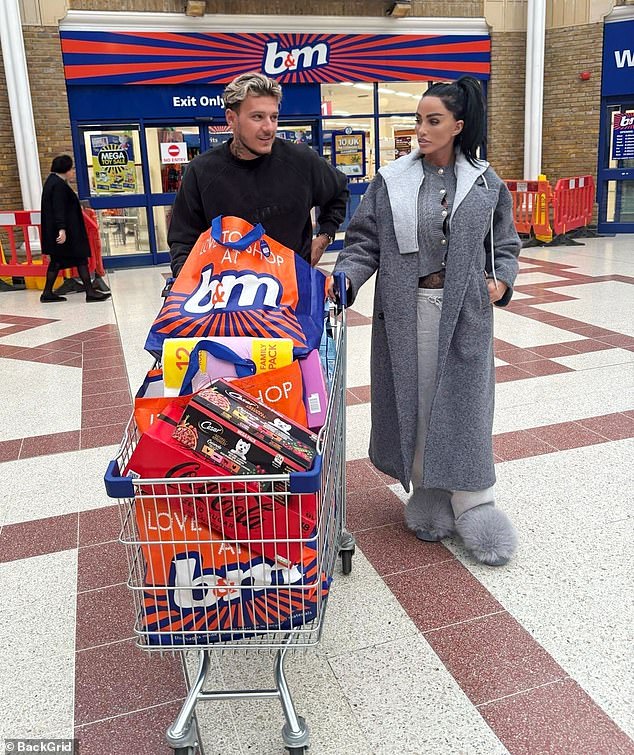 Meanwhile, reality star JJ opted for a black sweatshirt with matching pants and sneakers