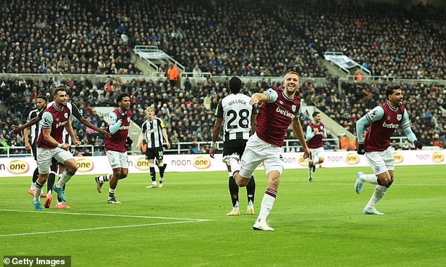 Tomas Soucek drove away in celebration after scoring a header in the 10th minute