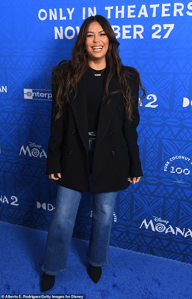 Eva covered her petite 6-foot figure in a boxy black blazer over a matching top, straight-leg jeans and black boots selected by stylist Maeve Reilly