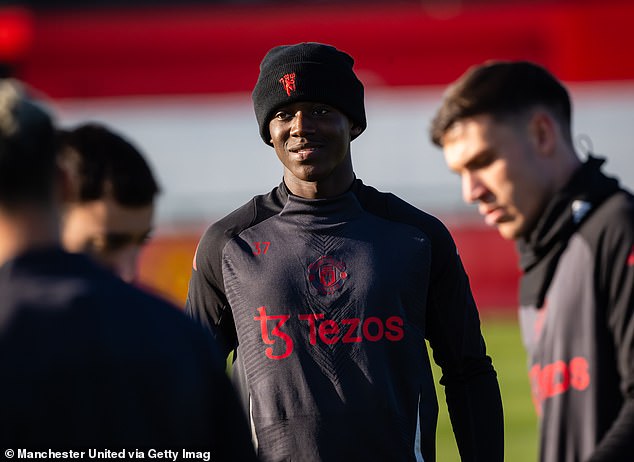 He may look at the younger legs of Kobbie Mainoo (middle) and Manuel Ugarte on Thursday