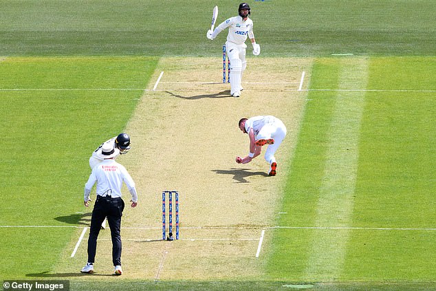 Gus Atkinson had struck in the second over by catching Devon Conway off his own bowling