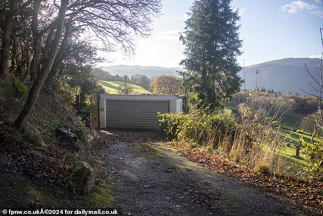 The house is hidden from the 800 meter unpaved road by a large garage