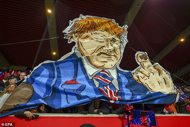 The Heindenheim fans also seemed to have an unflattering image of former British Prime Minister Boris Johnson, who played a major role in Britain's secession from the European Union.