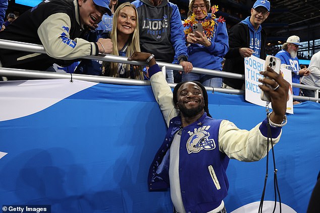 “Good job, @ShaboozeysJeans. Good, clean, family friendly halftime performance,” one fan wrote