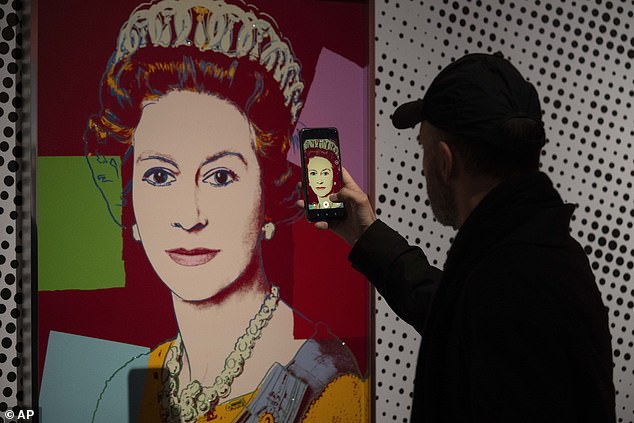 The print of Queen Elizabeth II was one of two pieces that art thieves successfully made off with during a brazen heist in the Dutch town of Oisterwijk