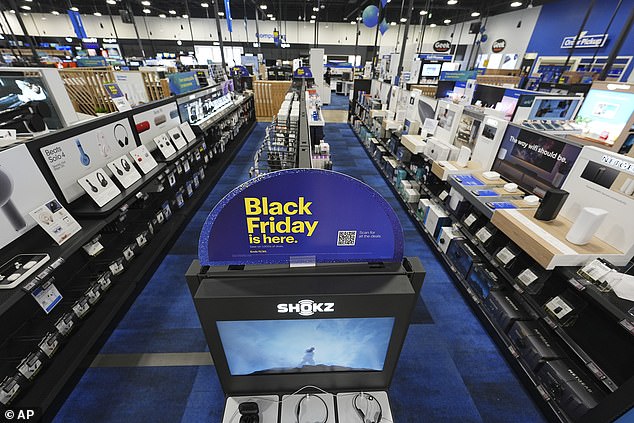 Best Buy expected full-year sales to be somewhere between $41.1 billion and $41.5 billion