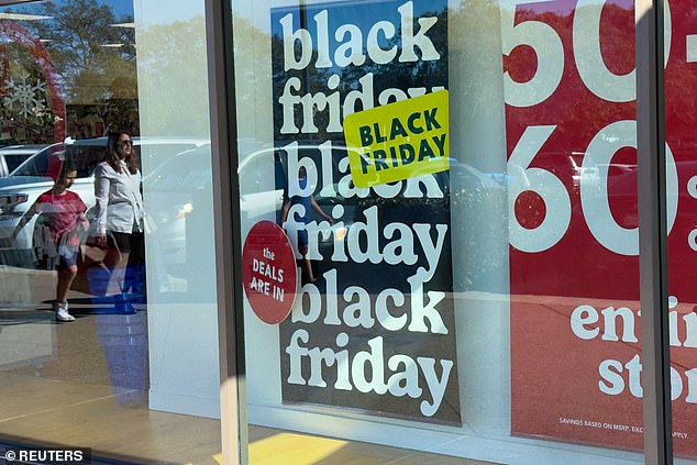 Stores will reduce prices on several products for Black Friday on November 29