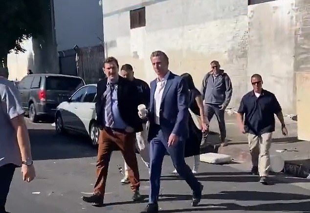 A new video of California Governor Gavin Newsom being harassed during a visit to Skid Row in downtown Los Angeles has made the rounds on the internet