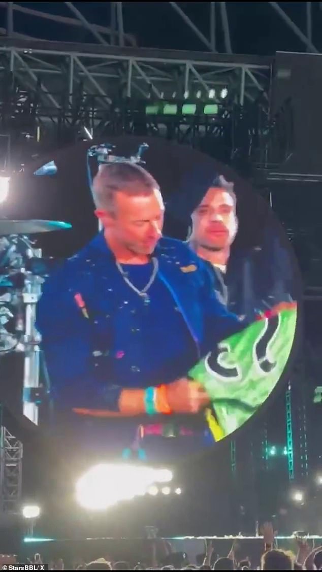 Coldplay singer Chris Martin unveiled this Melbourne Stars jersey with Shane Warne's number 23 on it, which he left on stage as a tribute to his old friend