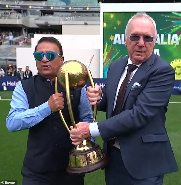 Sunil Gavaskar and Allan Border with the trophy with their names on it that Australia and India are competing for