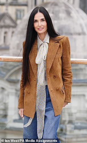 The actress dazzled in a tan blazer with a check print all over