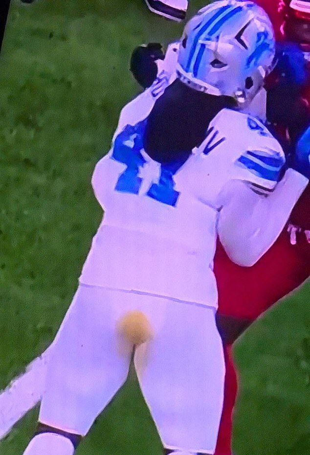 James Houston appeared to poop during the Detroit Lions-Houston Texans game