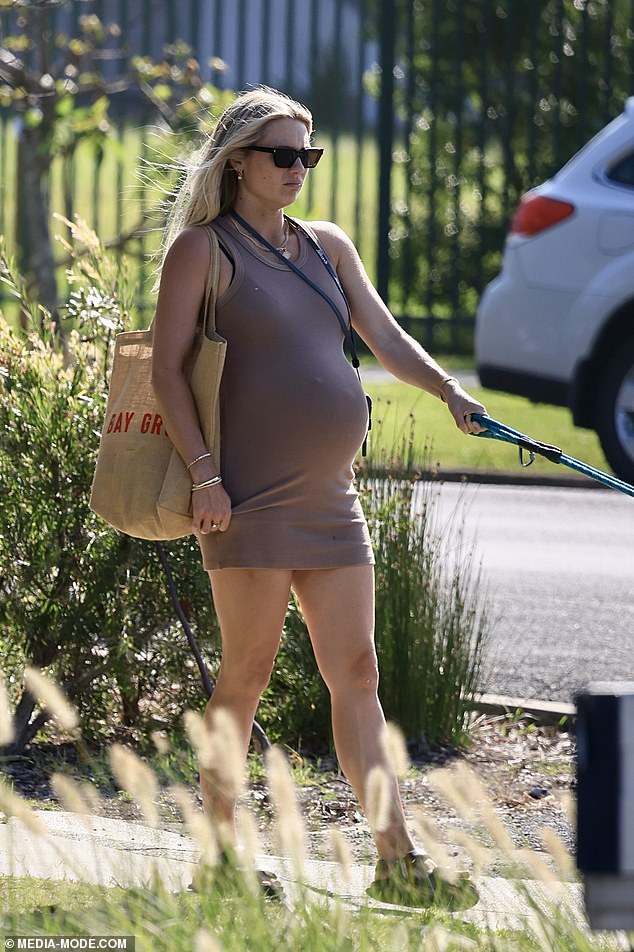 The Block's Elyse Knowles has given a candid insight into her pregnancy and revealed a painful side effect she's dealing with