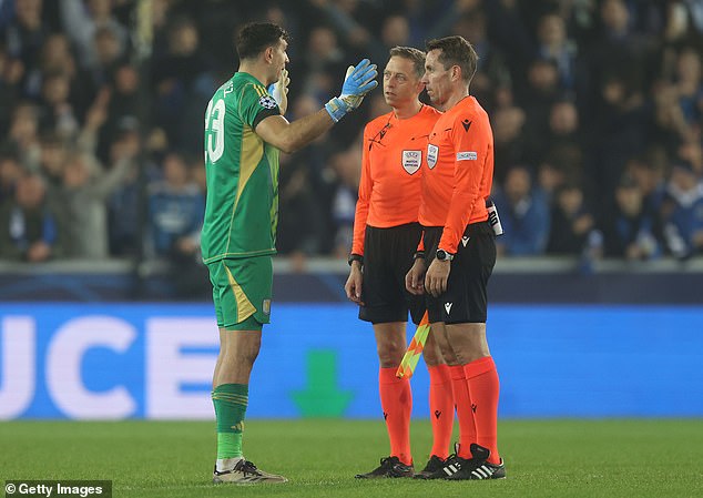 Emiliano Martinez launched a passionate defense of Tyrone Mings after a controversial penalty