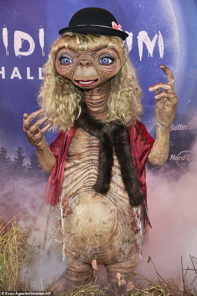 After the queen of Halloween, Heidi Klum, unveiled her and her husband Tom Kaulitz's hyper-realistic ET costumes, her fans responded on social media with comments