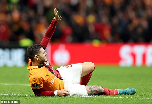 Mauro Icardi suffered an injury to his right knee in the closing stages of Galatasaray's 3-2 win over Tottenham