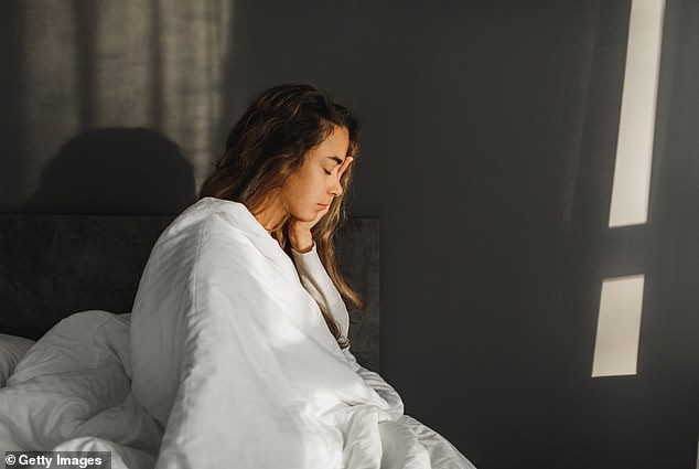 Those who suffer from idiopathic hypersomnia (IH) may still need a daytime nap after sleeping more than ten hours a night. Severe cases may sleep up to 18 hours a day