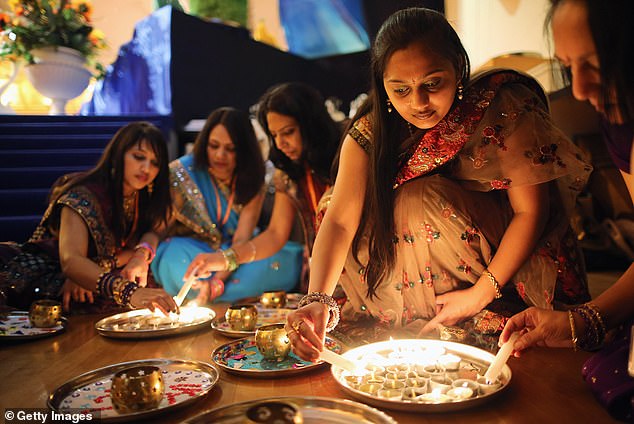 The Indian community in Australia has once again called for the annual Hindu festival of Diwali to be celebrated as a public holiday across the country (Photo: People celebrating Diwali)