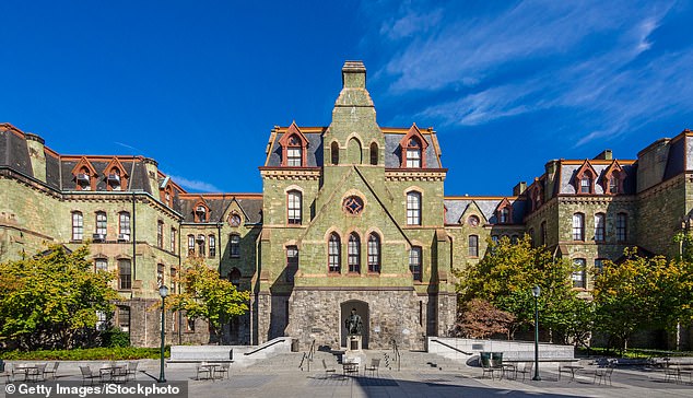 Elite colleges in the US canceled classes, postponed exams and told students they could color with crayons to cope with Donald Trump's resounding victory in the presidential election (Photo: Exterior of the University of Pennsylvania)