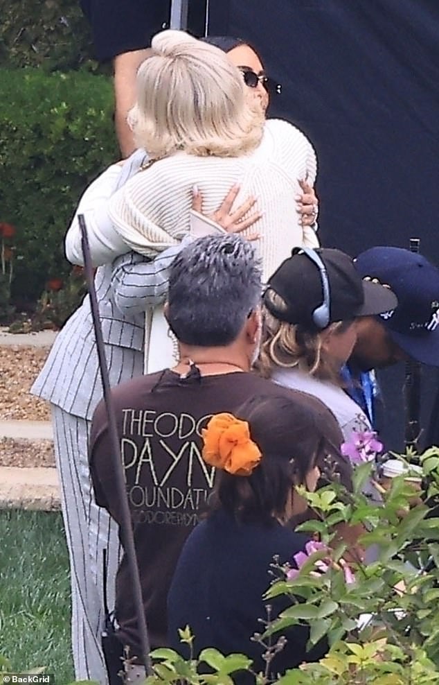 The two actresses hugged in the scene