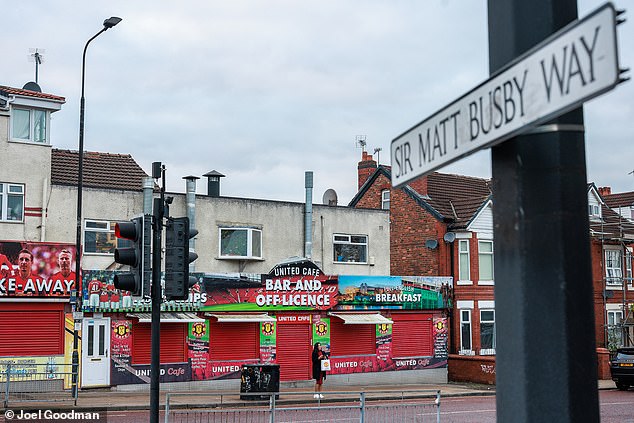 A Manchester United-themed cafe has been given a zero-star hygiene rating after being found to have a rat infestation