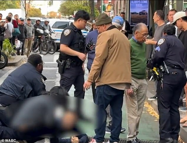 Manhattan Mayhem As Gunman Opens Fire In Broad Daylight Then Flees To ...