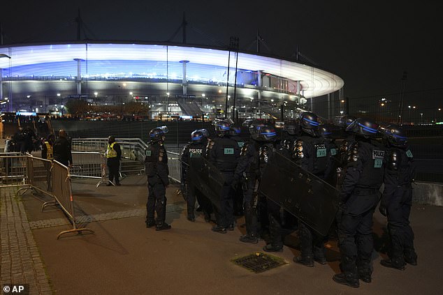 SAS-style special forces and around 6,500 other security officers are on duty at the Stade de France