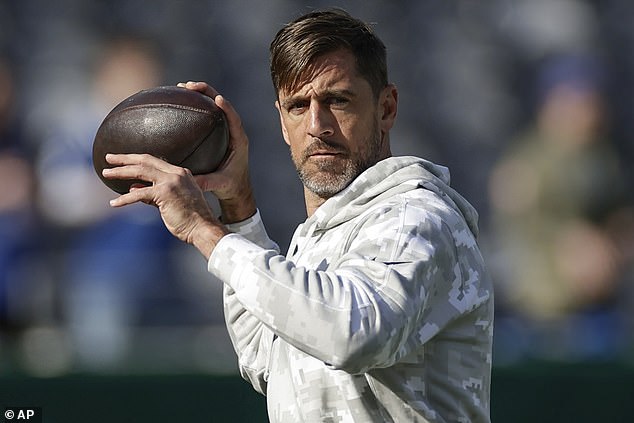 The New York Jets have no plans to cut Aaron Rodgers this week