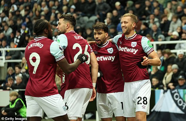 West Ham stunned Newcastle to record a 2-0 win on their visit to St James' Park