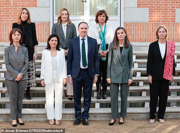 Letizia poses in front of the Zarzuela Palace with representatives of Code.org - a non-profit organization with the aim of teaching computer science in schools