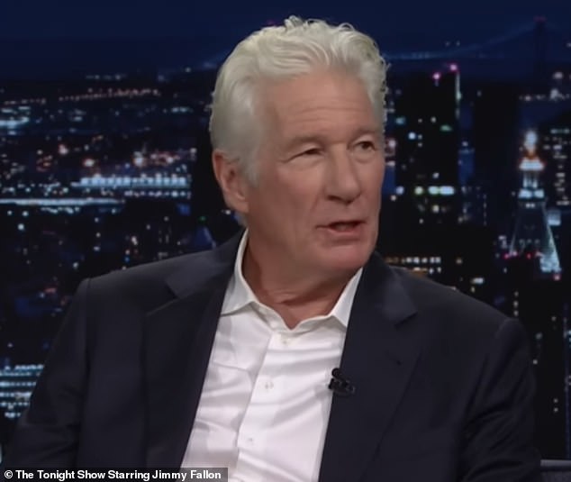 Richard Gere leaves the United States and goes to Spain with his wife and children