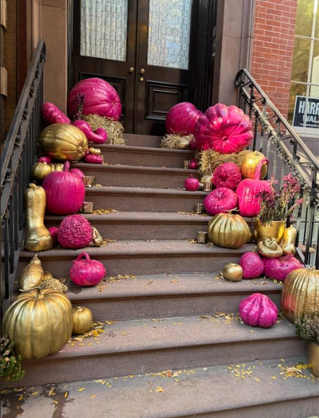 The pumpkin pirates made off with the magenta and gold painted pumpkin this week after the star lavishly decorated the sidewalk of her New York City home