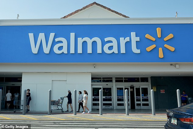 Approximately 70 percent of Walmart shoppers comprise more than 1,400 product buyers who gave the NEXPOW Front and Rear Dash Cam a five-star rating