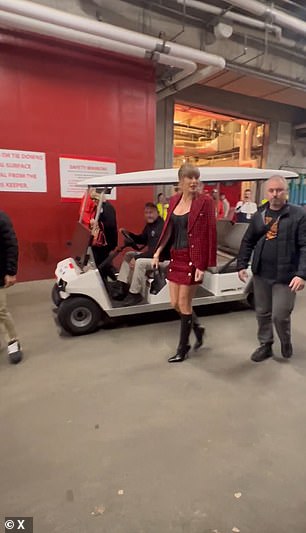 Taylor Swift snapped back at a security guard who told fans to 'stand back'