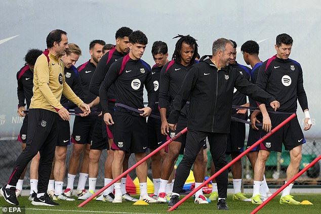 Flick leads Barcelona's training as they prepare for Tuesday's La Liga match in Mallorca